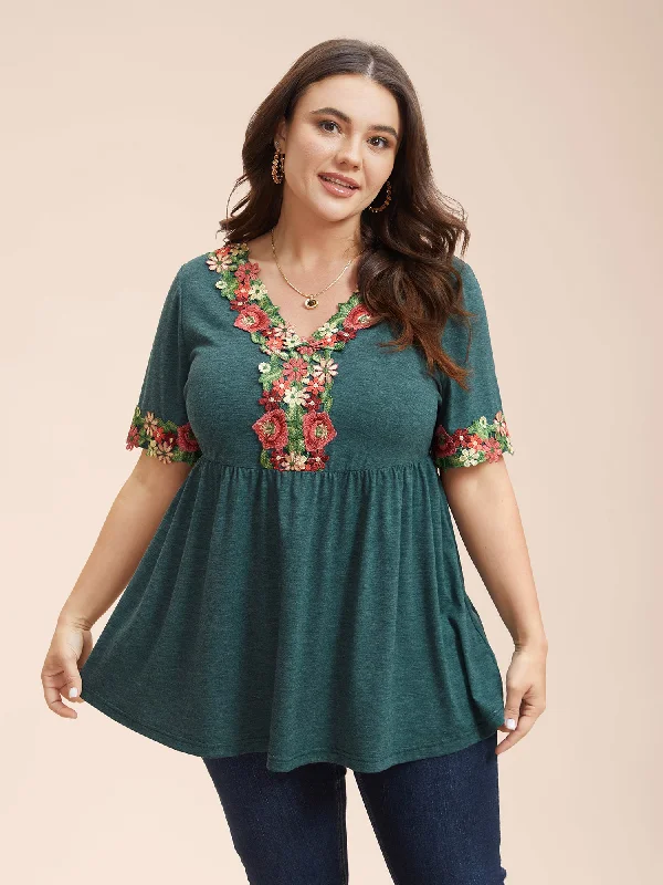 Floral Neckline Stretchy Pleated Top